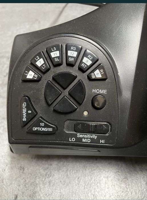 Kierownica z skrzynia biegów i pedałami na ps4