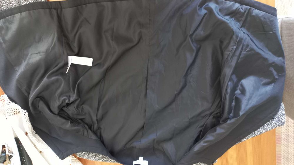 Casaco de senhora,  Anne Weyburn