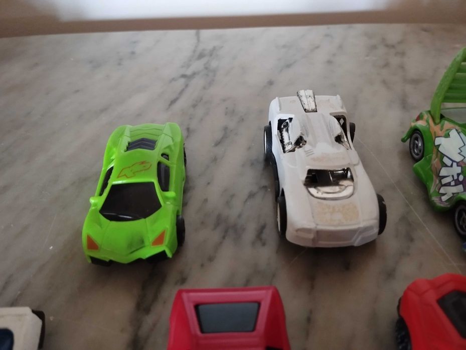 Lote de carros colecionáveis.