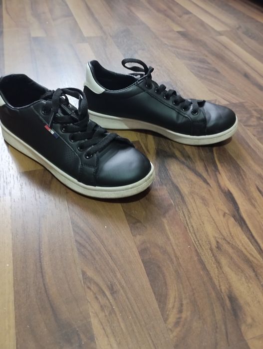 Дитячі або підліткові кросівки 37