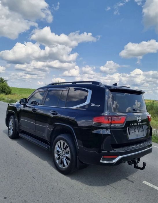 Toyota Land Cruiser 300