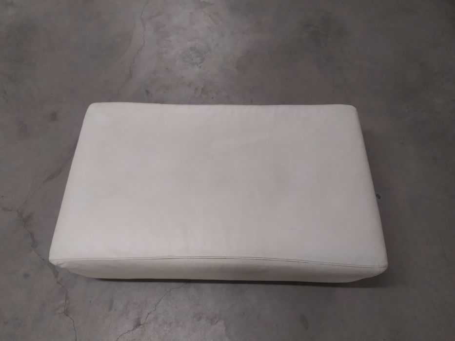 Sofá de sala com puff