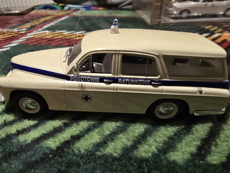 Model Warszawa 203A karetka Kultowe Auta PRL  wydanie specjalne