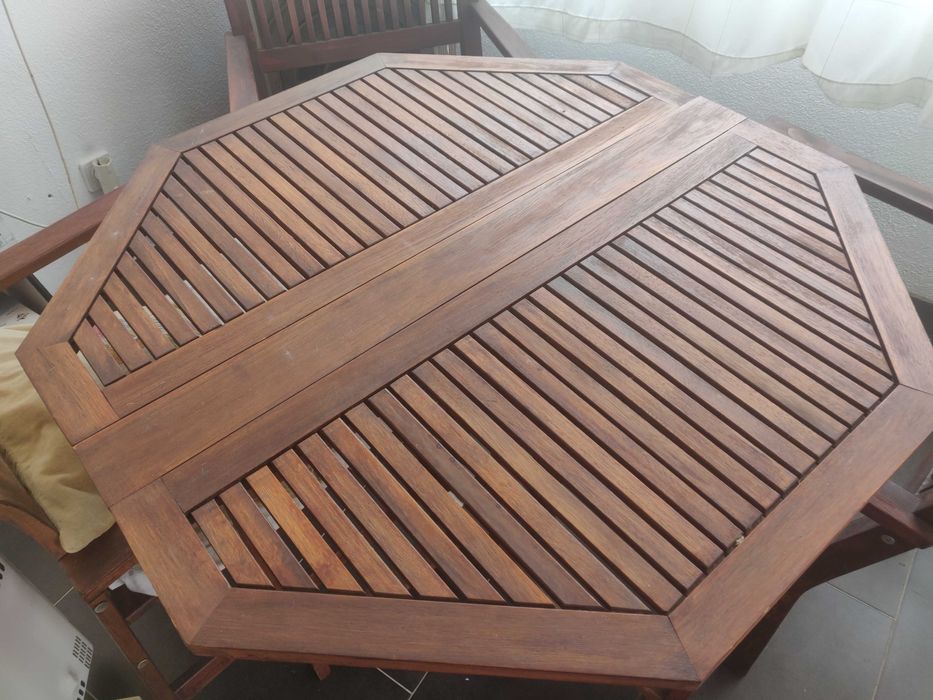 Mesa de jardim em madeira