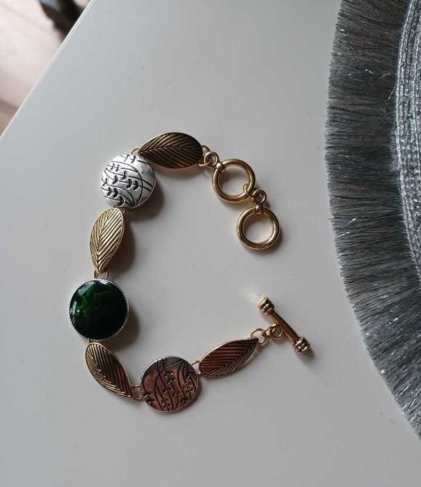 Bransoletka w stylu boho motyw lisci zielone
