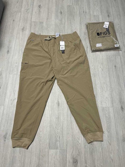 Медицинские штаны и футболки американской фирмы FIGS