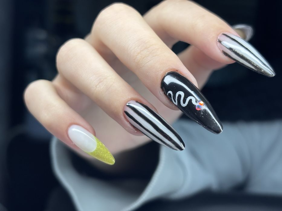 Маникюр, наращивание ногтей, гель лак. Малышева,плехановская