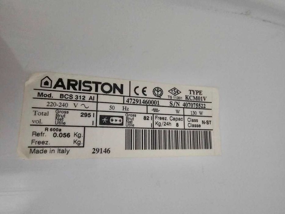 Frigorífico combinado Ariston 295 L - funciona bem