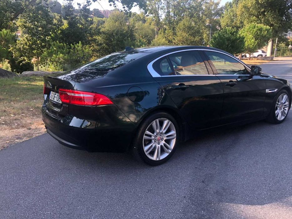 Jaguar XE 2.0 180 CV Sport