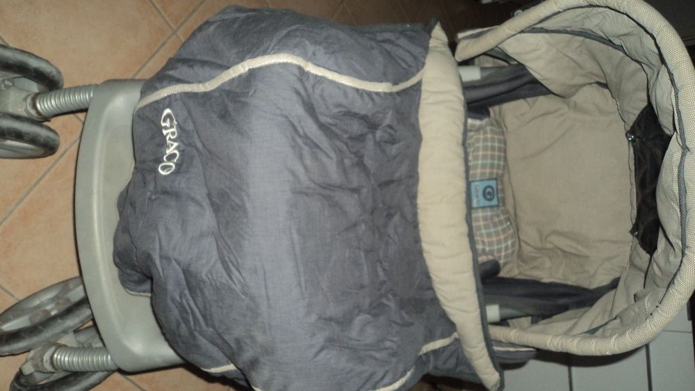 Carro bebé 4 Rodas como Novo-Resistente 0-4 anos-25kg+capa chuva-Graco