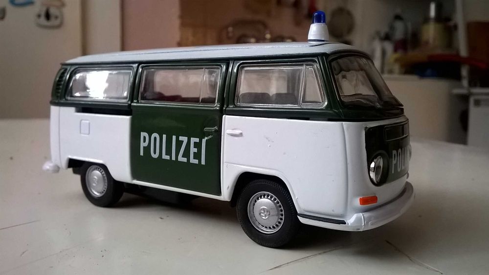 VOLKSWAGEN T2 BUS konwersja POLIZEI model metalowo-plastikowy