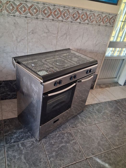 Fogão a preço de campanha gás com porta botija seminovo.