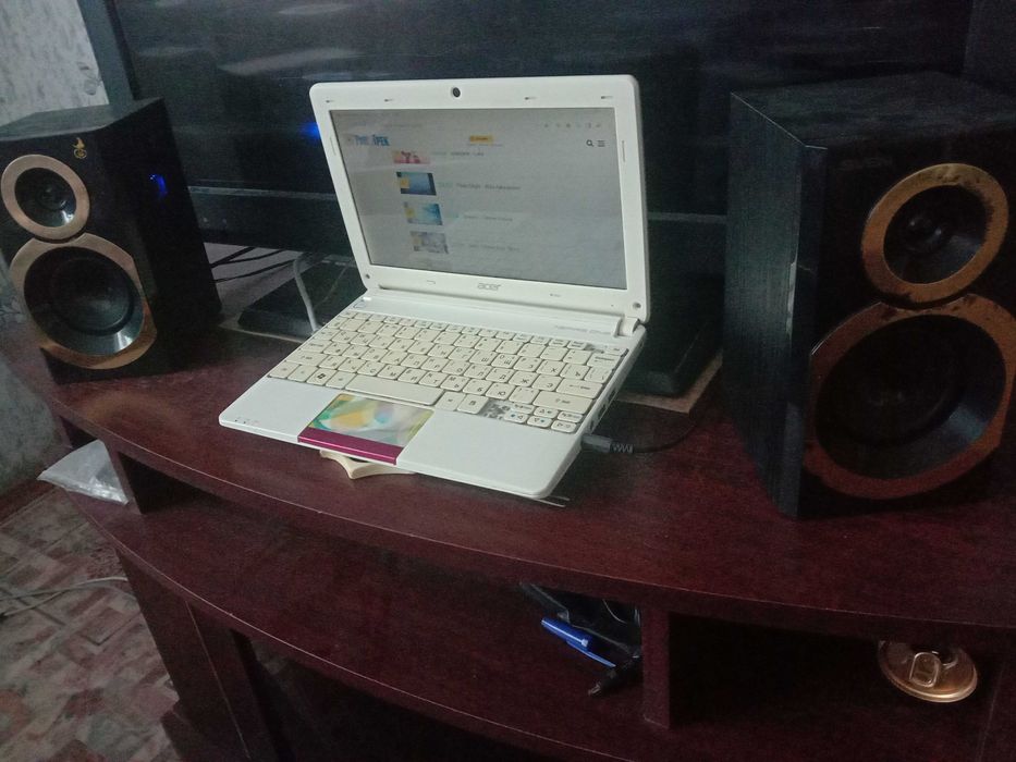 Продам вічний нетбук Acer Aspire One D270