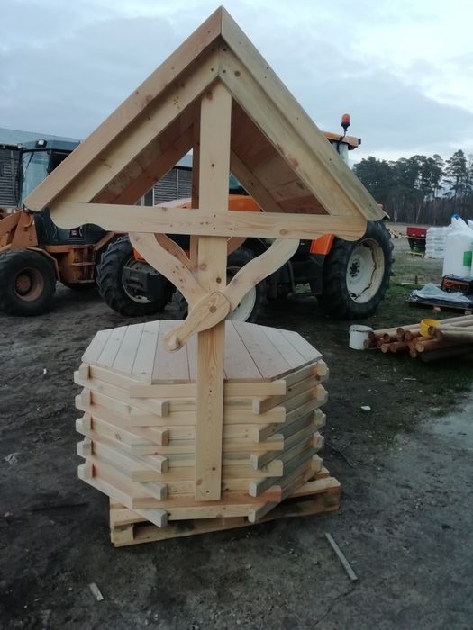 Studnia ogrodowa ozdobna zabudowa