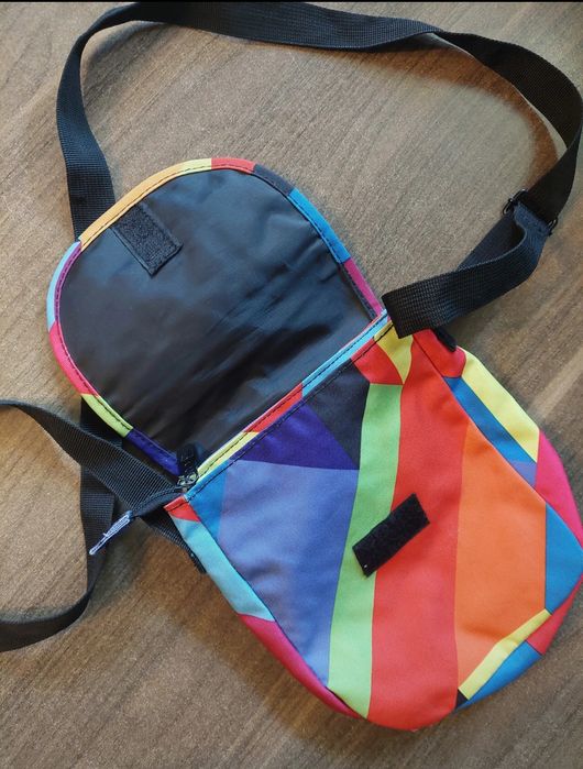 Torebka wielokolorowa listonoszka z logo MTV