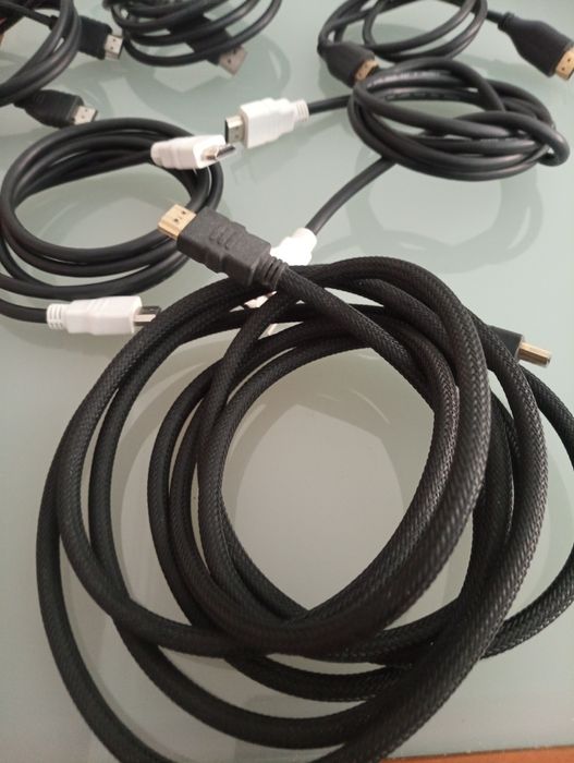 Cabos VGA e HDMI		Novos
