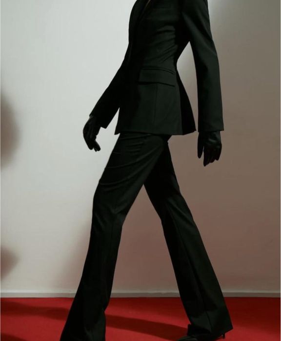 Брючний костюм з блейзером приталеного силуету, українського бренду