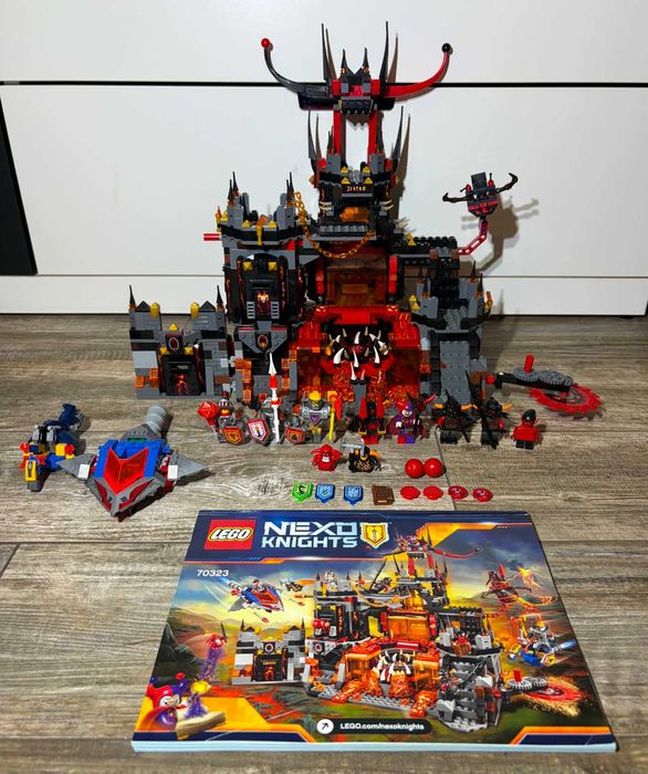 LEGO Nexo Knights 70323 – Wulkaniczna kryjówka Jestro