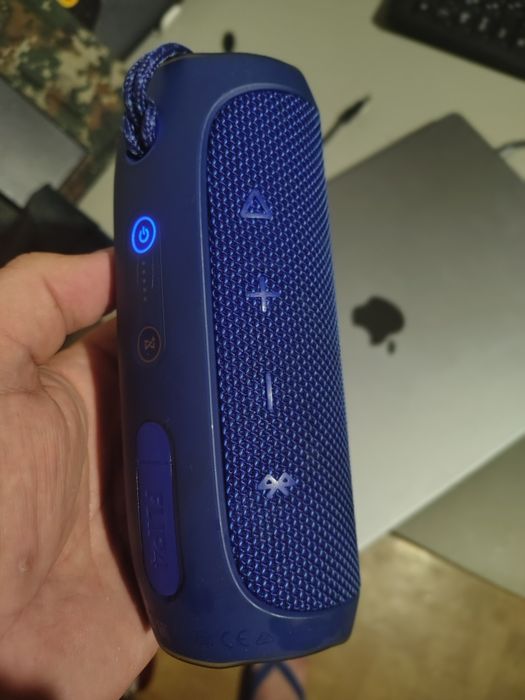 Продам колоночку JBL flip 4