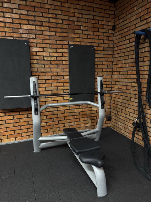 Лавка для жиму Life Fitness