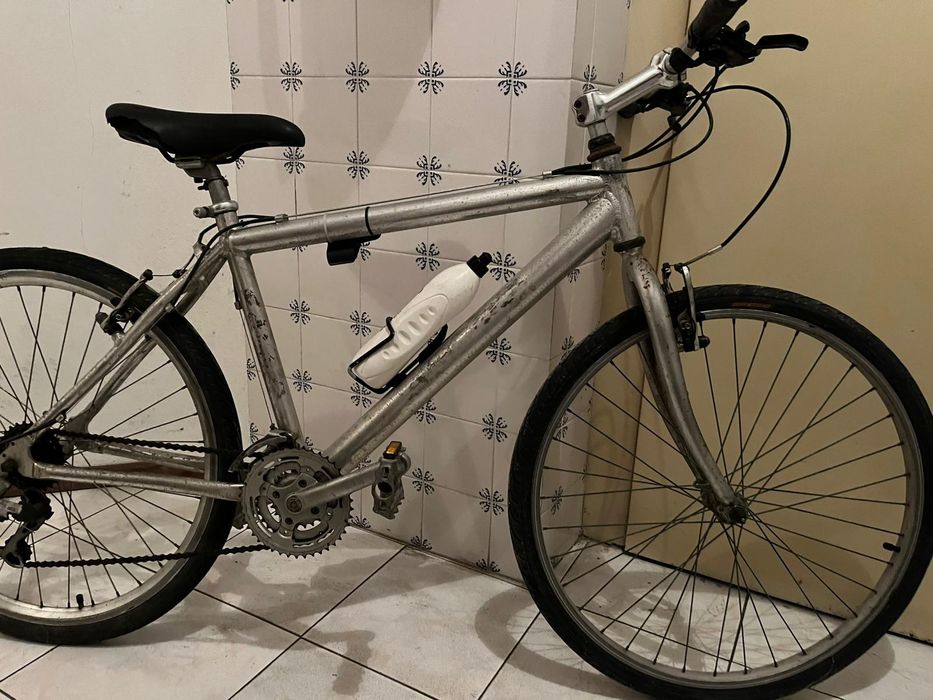 Bicicleta com pneus novos
