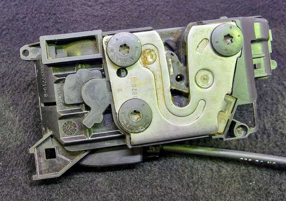 Fechadura / Fecho Porta Frente Direito 8200497719B - RENAULT KANGOO Express