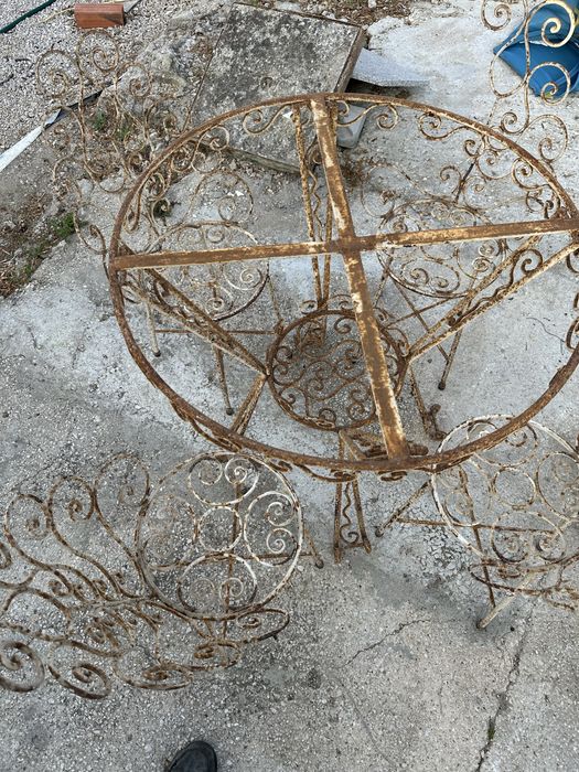 Mesa e cadeiras jardim