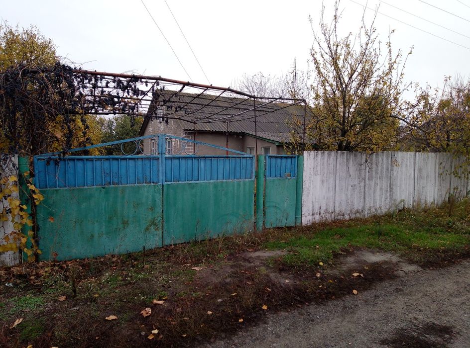 Будинок в селі хороший