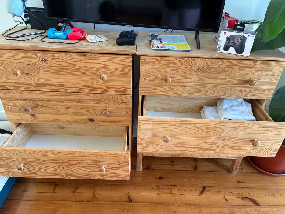 Cômodas IKEA de madeira maciça