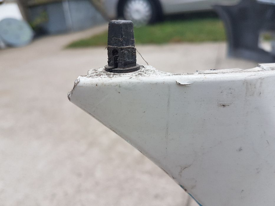 Zderzak przedni VW Golf 6 VI 4xPDC delikatnie uszkodzony