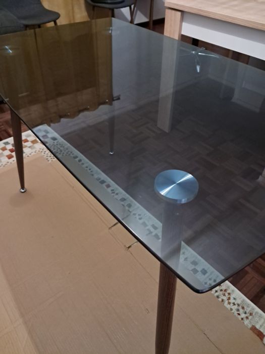 Mesa de sala de jantar em vidro