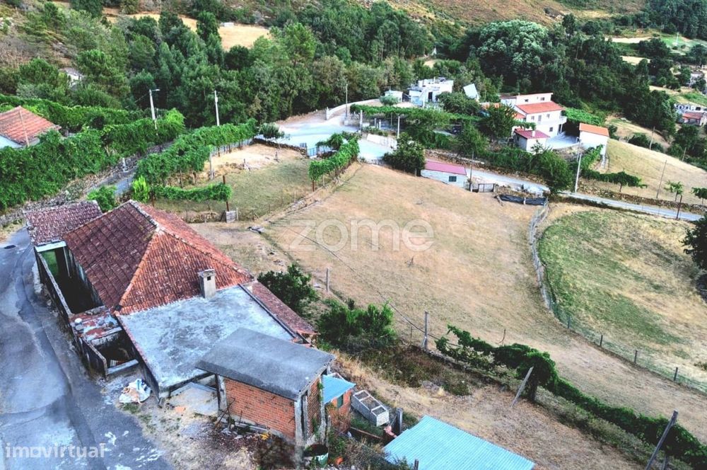 Terreno Rústico com 2433 m2 e anexo 39 m2 - Covelo Gerês, Montalegre
