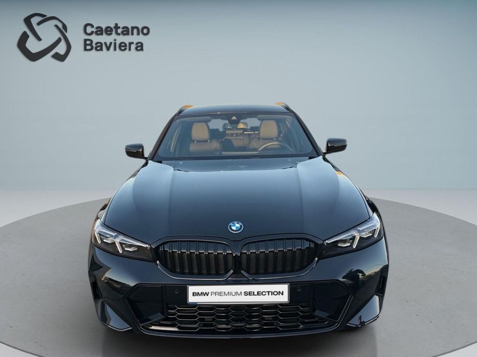 BMW 330 e Pack Desportivo M Pro Auto