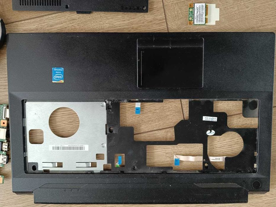 Продаю ноутбук Lenovo B590 по запчастям
