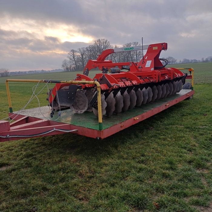 Przyczepa laweta niskopodwoziowa