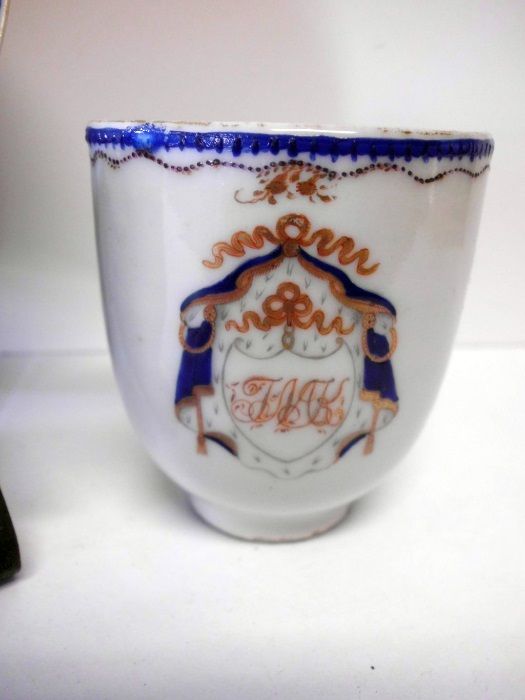 Companhia das Indias - antigo conjunto de Chavena e taça com Brasão