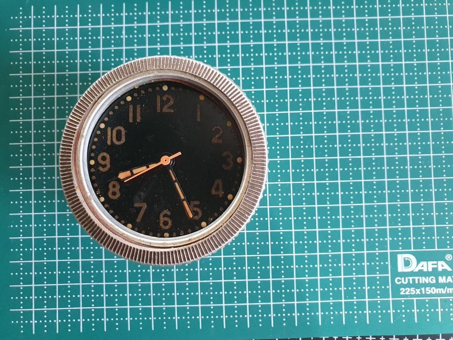 Радянський танковий приладовий годинник