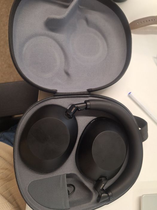 Sony wh-1000xm6.