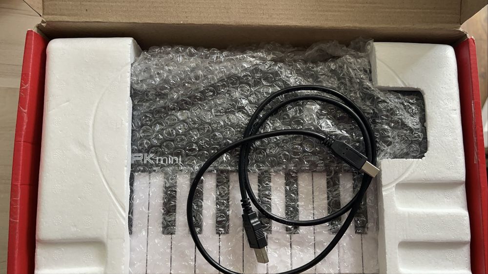AKAI Professional MPK mini MIDI-клавиатура