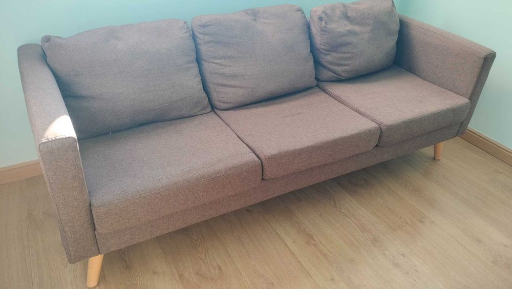 Sofá de três lugares