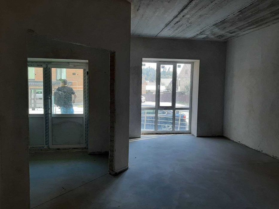 Продам фасадне комерційне приміщення,  перший поверх вул.Лісова