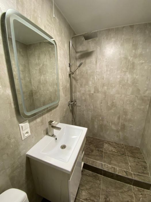 Продається тепла квартира з ремонтом