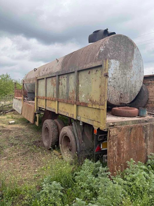 Напівпричіп  з  бочкою