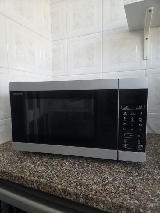 Micro-ondas Sharp YC-MG5 — Inox — Grill