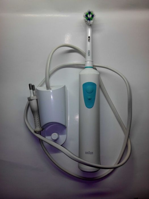 Щётка зубная электрическая BRAUN