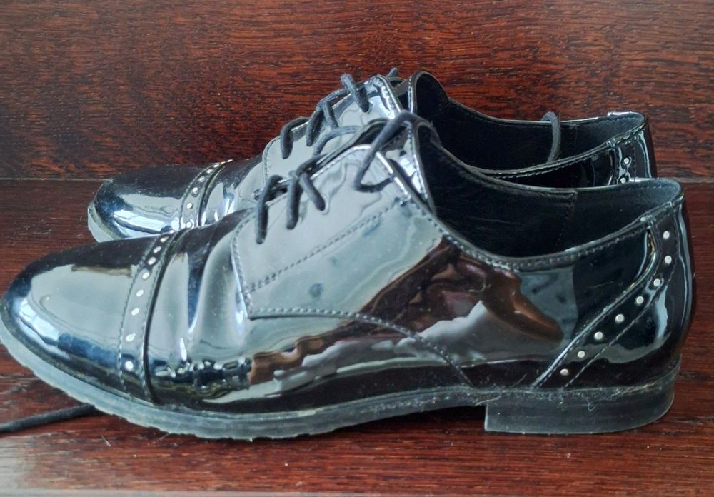 Buty oksfordy lakierki czarne 37