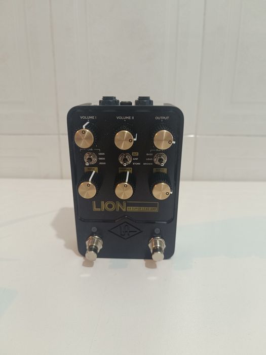 Pedal Boss DD 200 e Hotone Verbera