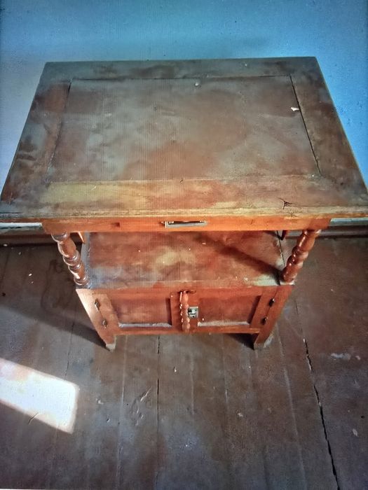 Тумбочка деревянная