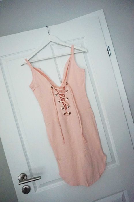 S 36 różowa obcisła sukienka mini dekolt sexy