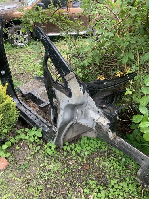 Четверть передняя правая нисан  лиф 2012 год